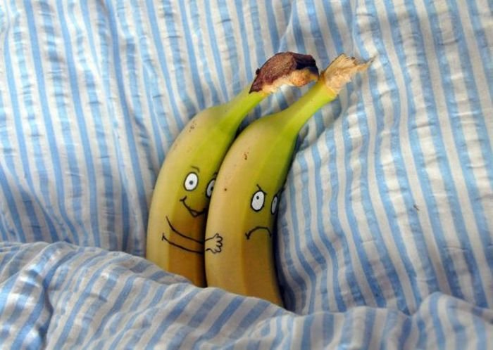Веселый рисунок на банане